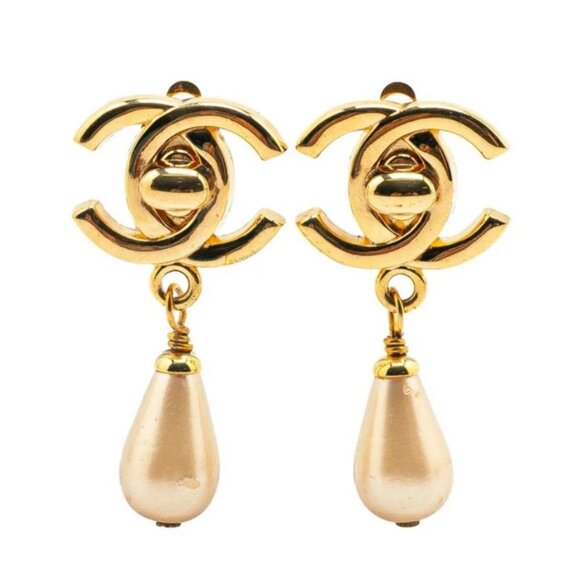 CHANEL CC Logos Pearl Drop Turnlock Clip-On Earrings Gold Tone 96P Auth w/Box - Picture 1 of 6